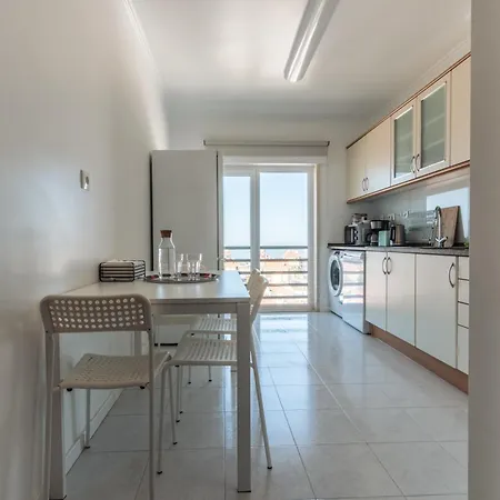 Ericeira Beach Apartment * エリセイラ